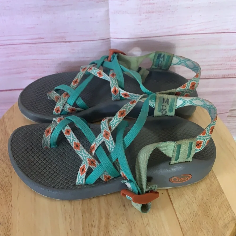 Chaco Strappy Sandals‎ Size 6